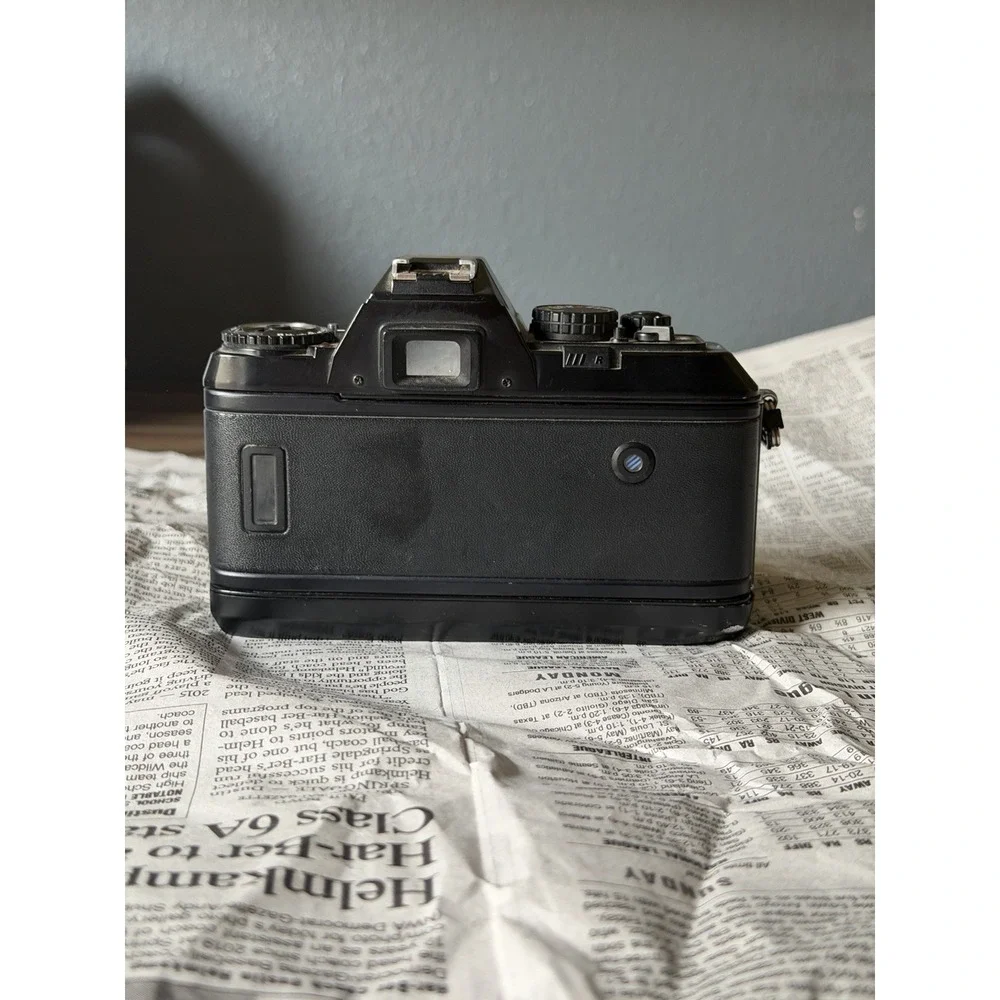 Nikon N2000 35mm SLR Film Camera Body Only